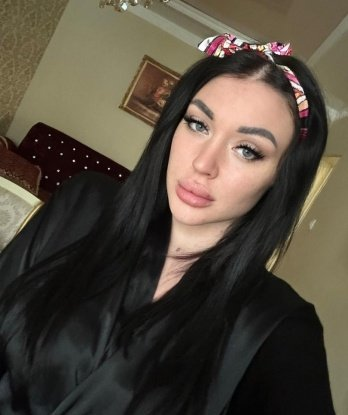 Моя нежность и творческий подход обязательно заставят тебя забыть обо всем на свете. Мой опыт и красота подарят тебе невероятные ощущения. Я научу тебя наслаждаться каждым мгновением. Мои услуги превосходят все ожидания: эротический массаж, глубокий минет, страстный секс и многое другое. Наши встречи полны страсти, желания и высоких чувств. Мне важно, чтобы ты остался доволен и счастливым. У меня есть отличные отзывы и фото, чтобы убедиться в этом. Я живу в Москве и готова подарить тебе незабываемые моменты нашей встречи. Елена
